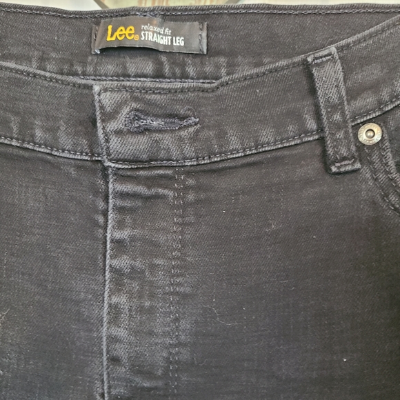 (753) Lee Woman's Relaxed Fit Straight Leg Jeans, Size: 14 Color: Black - Picture 5 of 14